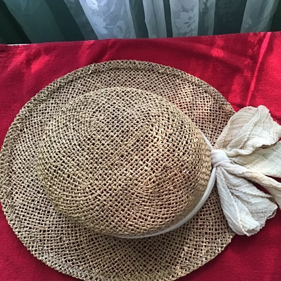 Straw Hat - Picture 2 of 5